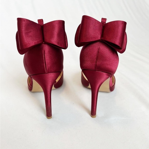 Bow heels - Picture 2 of 9